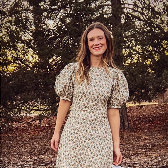 Meet your Posher, Cristin - Picture 2 of 2